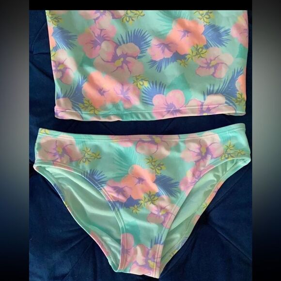 Girls floral 2 piece swimsuit - Picture 3 of 4